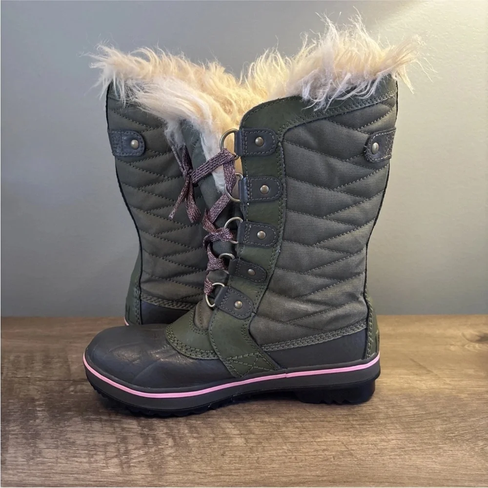 Sorel Youth Waterproof Winter Boots Size 3 Green And Pink